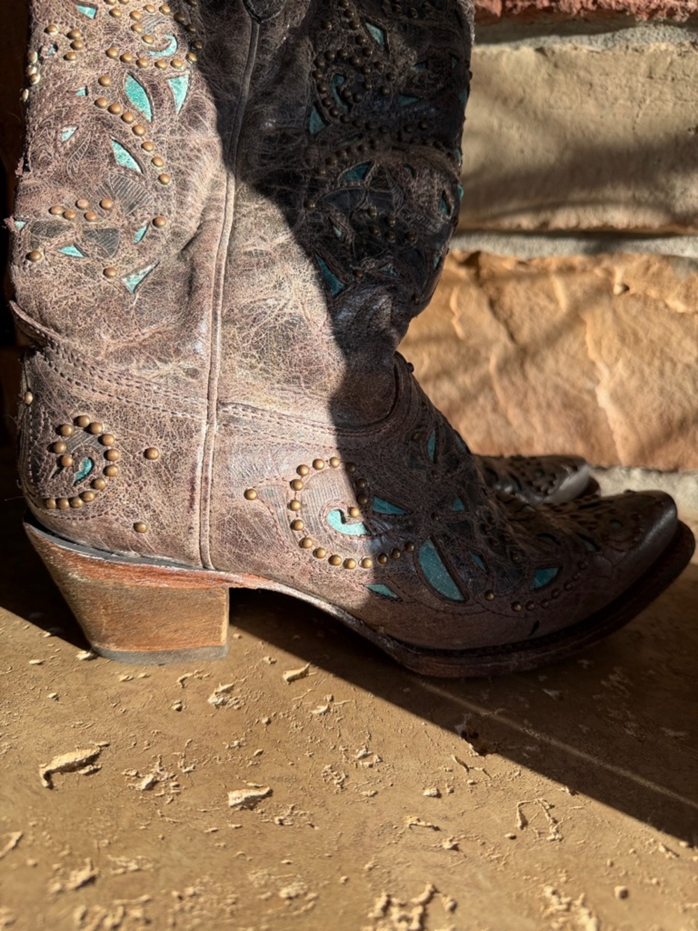 Corral Distressed Brown Leather Western Cowboy Boots Turquoise Inlay Women sz 9 - Picture 3 of 9